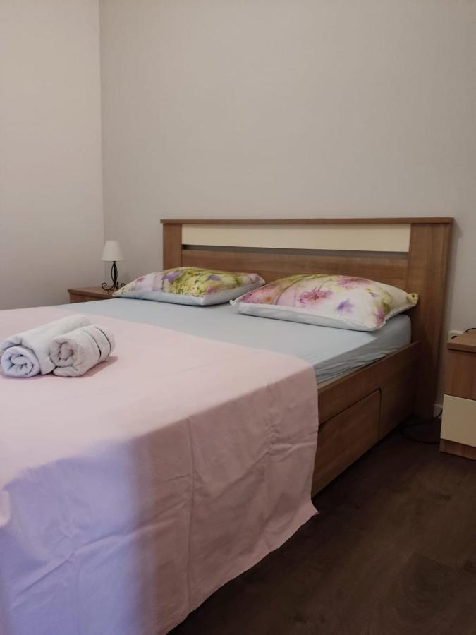 Holiday Home With Free Parking By The Beach Brela Eksteriør bilde